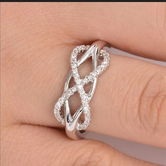 NEW** 925 Silver Diamond Women’s Ring - Picture 2 of 2